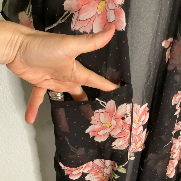 Gilli Kaftan Duster Length 3/4 Sleeve Black Floral One Size Pocket Front - Picture 5 of 8